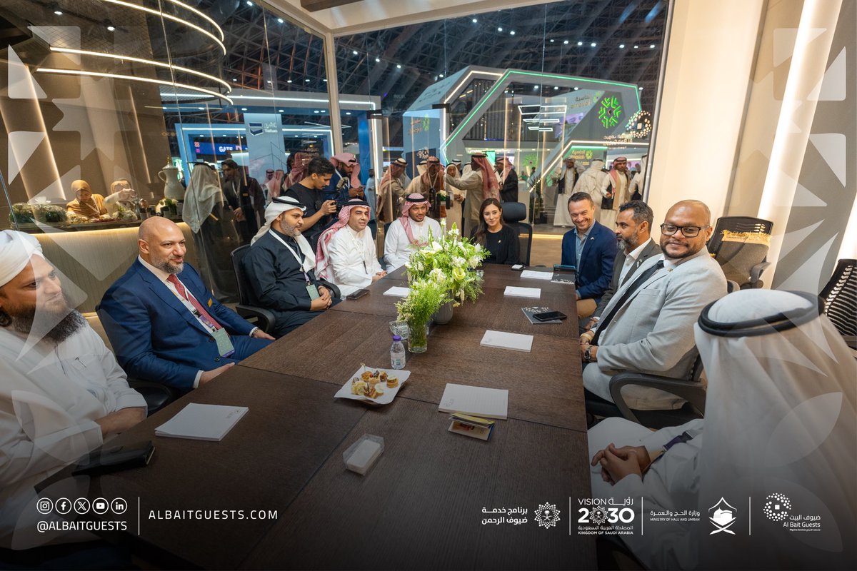 Albaitguests's tweet photo. تشرفنا بحضور كريم من القنصل سعدية نيازي ممثلة القنصلية العامة للولايات المتحدة الأميركية، في جناح شركة #ضيوف_البيت في مؤتمر ومعرض الحج والعمرة.

@HajMinistry
@HajjConfEX
@PEPSaudi

#الطريق_الى_النسك 
#مؤتمر_ومعرض_الحج https://t.co/AYTZt7ppzC