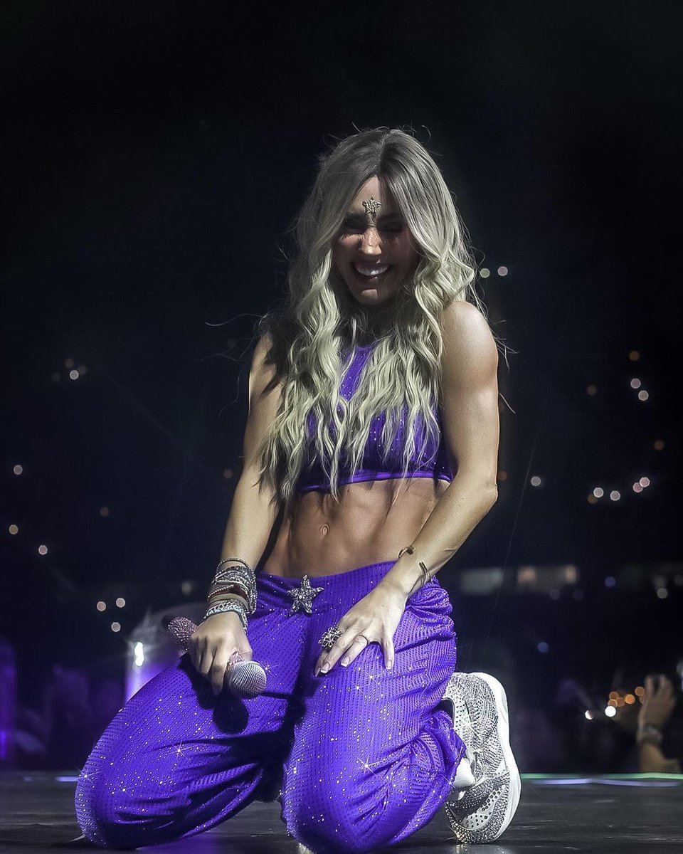AnahiBogota's tweet photo. POR ANAHÍ TODO 💜 https://t.co/y0OrpU93l8