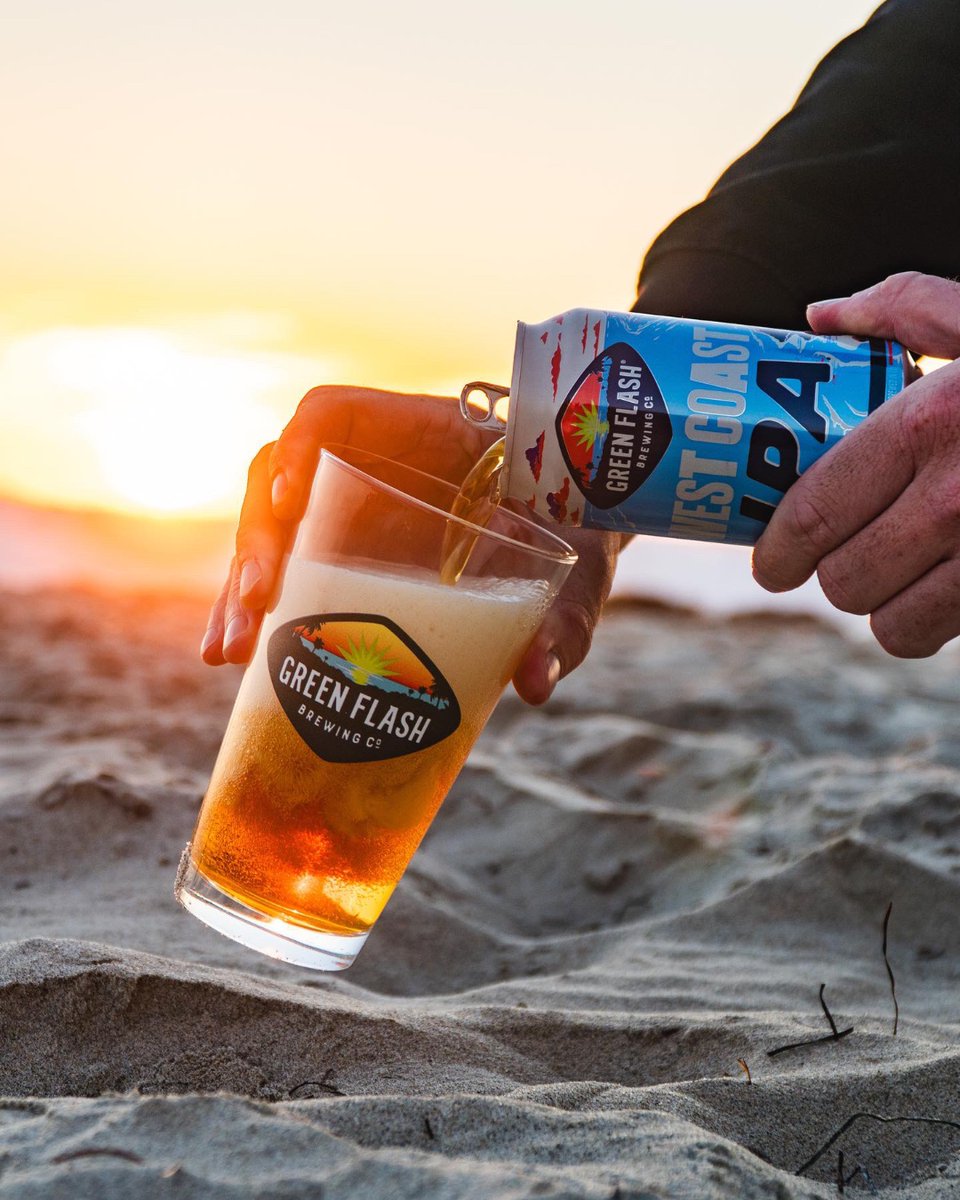 Crisp. Hoppy. Frothy. Refreshing. Did we miss anything? 🍺 🌅 #greenflashbeer