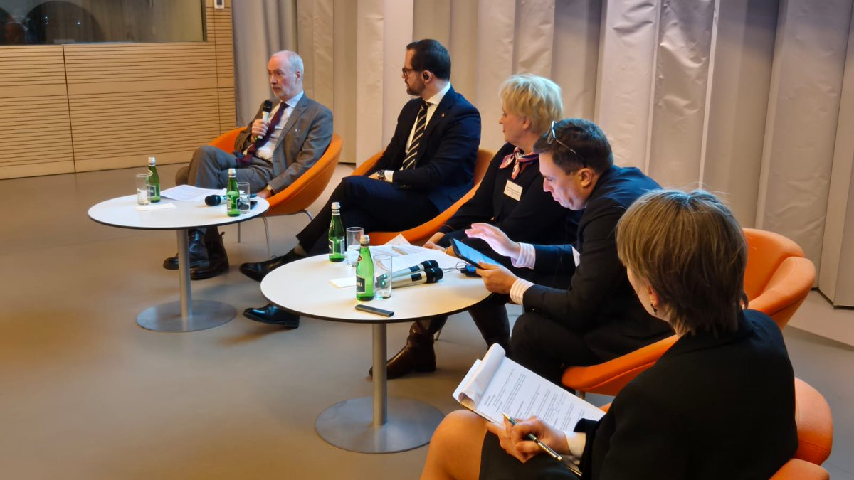 Etienne de Poncins tweet media