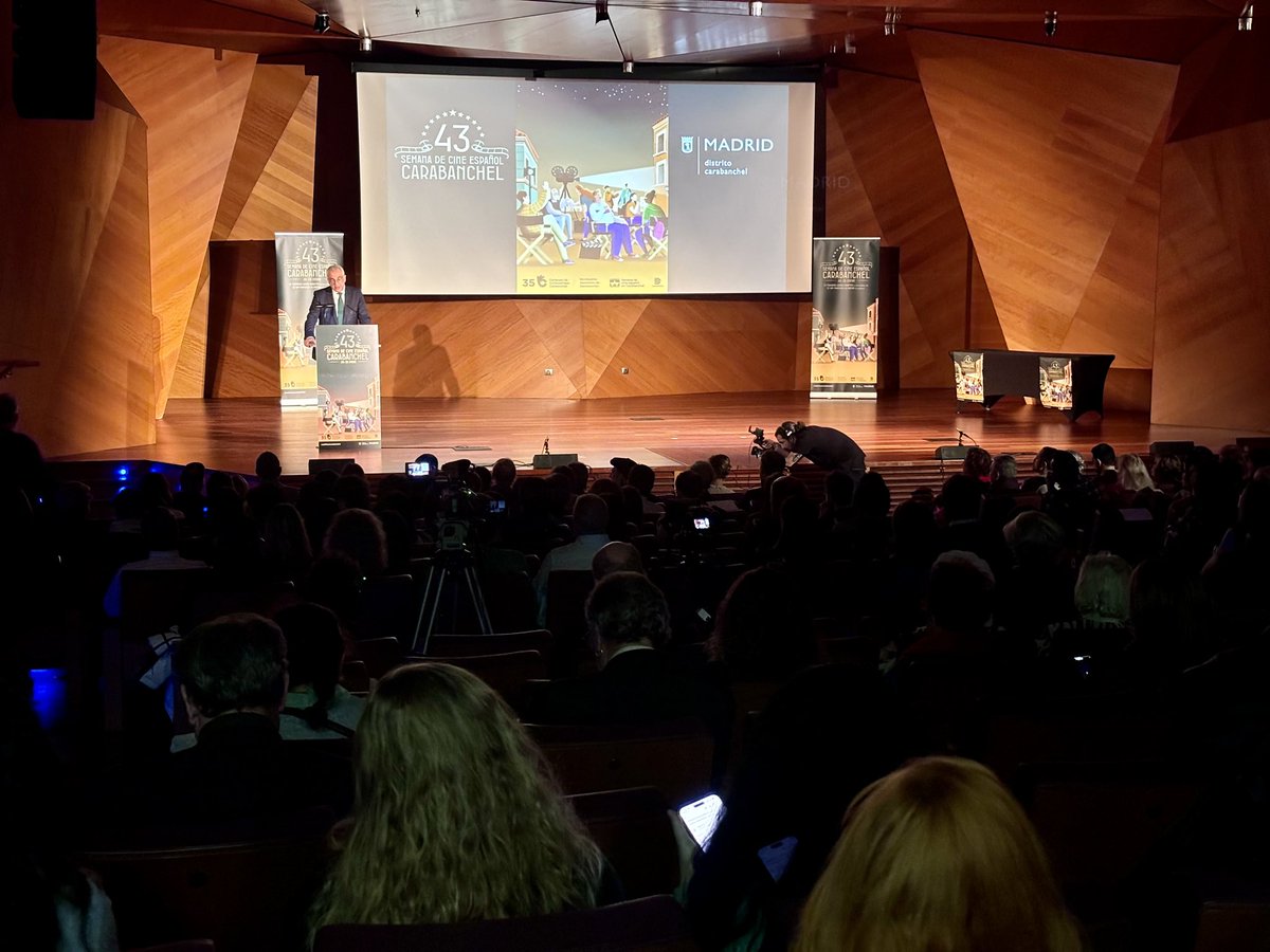 carlosizqtorres's tweet photo. 🔝Arranca la 43º Semana de Cine Español en #Carabanchel con una gala espectacular, donde @MariaEsteveF ha sido premiada con el Puente de Toledo; y Andrés Arconada @EsCineRadio y @davidmartos @kinotico con los premios a los medios de comunicación.

#Distrito11 es #Cine https://t.co/5lO5DVDSlM