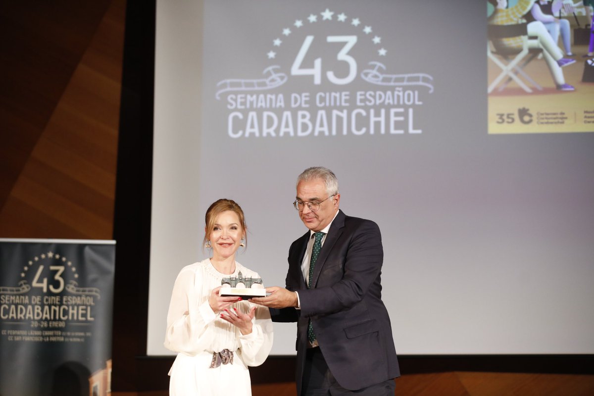 carlosizqtorres's tweet photo. 🔝Arranca la 43º Semana de Cine Español en #Carabanchel con una gala espectacular, donde @MariaEsteveF ha sido premiada con el Puente de Toledo; y Andrés Arconada @EsCineRadio y @davidmartos @kinotico con los premios a los medios de comunicación.

#Distrito11 es #Cine https://t.co/5lO5DVDSlM
