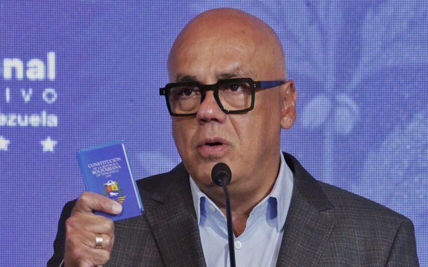 polianalitica's tweet photo. 🔵 Juan Barreto solicitó a Jorge Rodríguez dar muestras de apertura política liberando Enrique Márquez y a todos los presos políticos.

🗣️ Ordenen el cese del hostigamiento, el acoso y el amedrentamiento. Dijo.

📌 Vía: @juanbarretoc https://t.co/wTVPwtvvva
