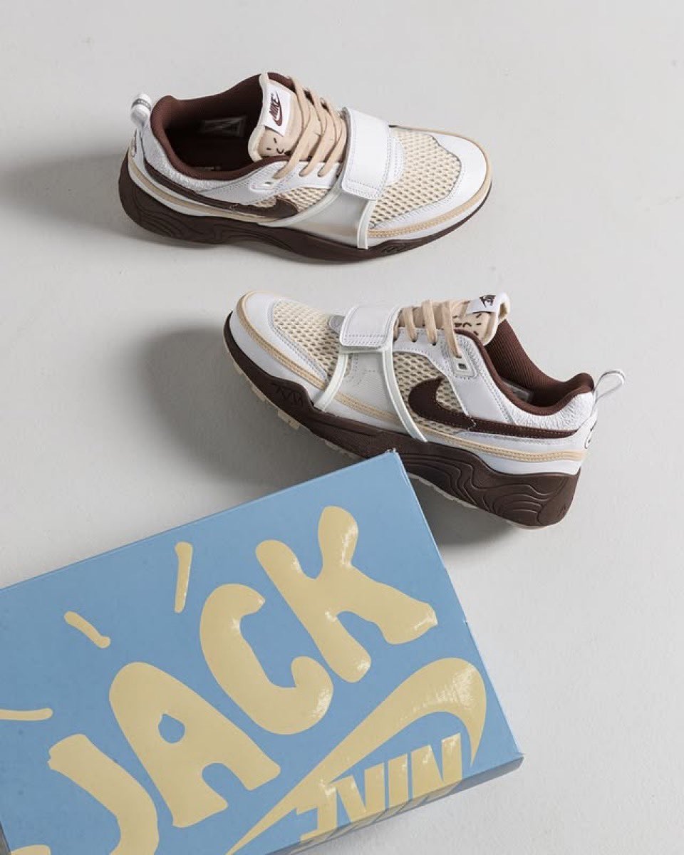 Travis Scott × Nike Zoom Field Jaxx “White and Light Chocolate”の