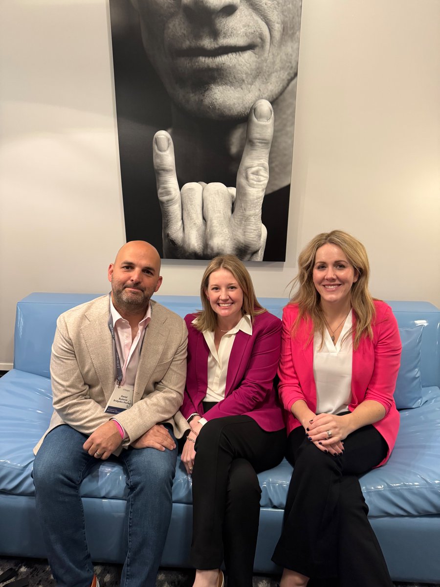 1ABMedia's tweet image. It’s been a busy day of mtgs, but the 1AB team is all over #JPM25 and Union Square wrapped in pink today in honor of the #BiotechCEOSisterhood. We support this movement to advocate for women in leadership positions within the #biotech industry.
