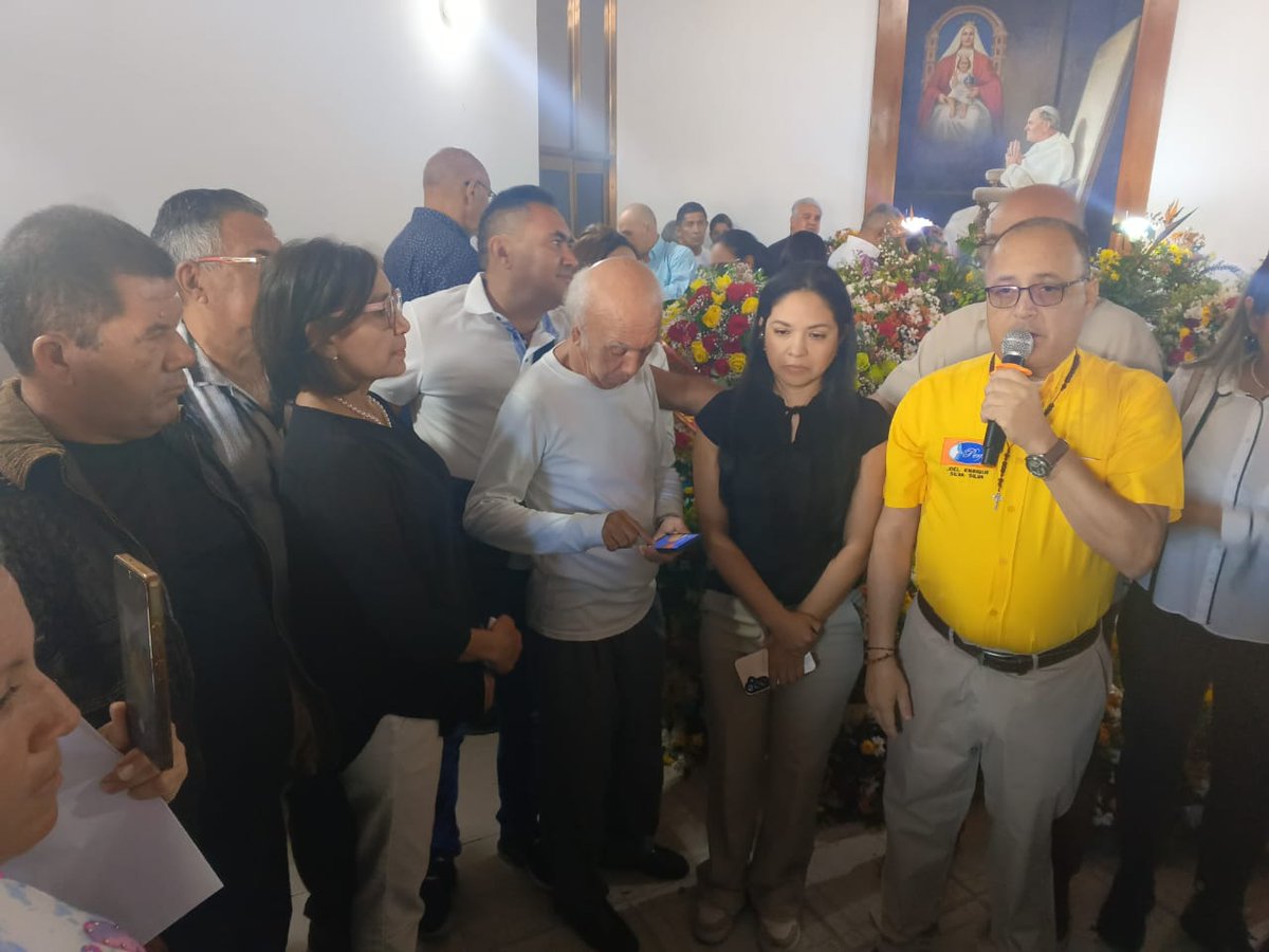 Este #14Ene rendimos homenaje póstumo a nuestro colega Iván Colmenares, se acordó duelo durante tres días en nuestro gremio.

Iván Colmenares dejó una huella imborrable en el periodismo portugueseño.

Paz a su alma 🙏