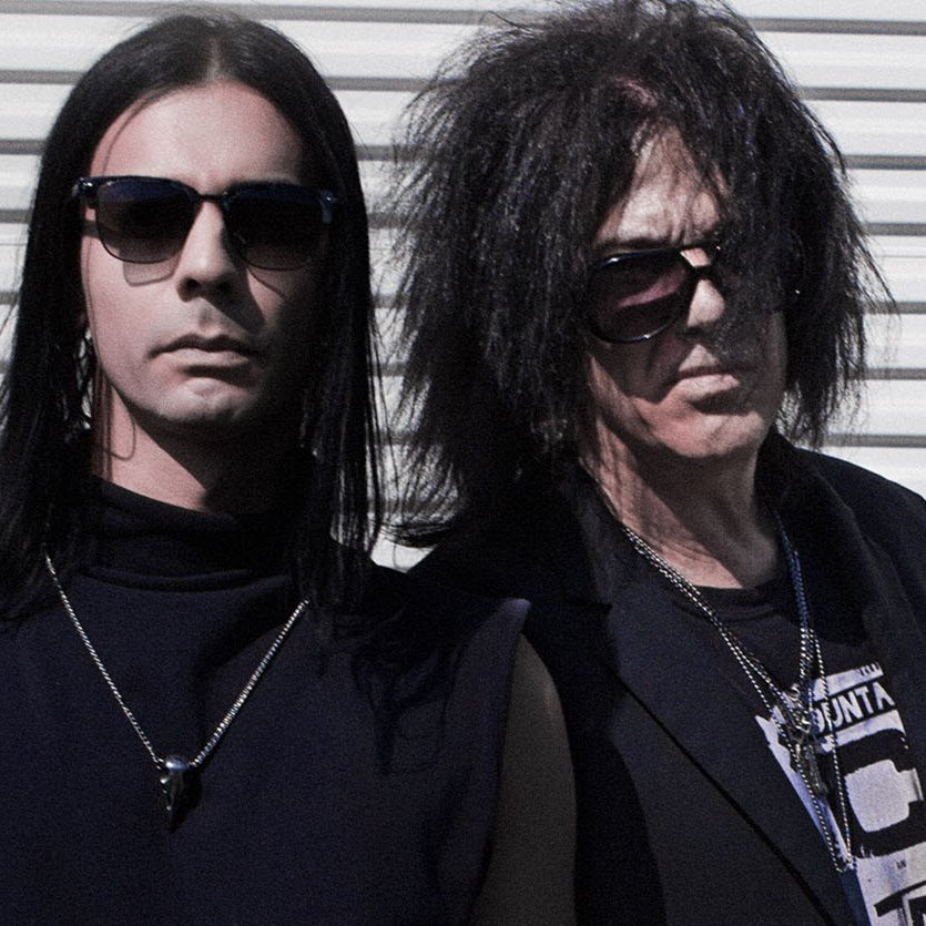 "Even when the huge vocal subsides, the musical arrangement continues to thrill with the aid of a terrific ringing guitar sound – of the purest goth-pop vintage"

'Echoes and the Angels' from <a href="/_BeautyInChaos/">BEAUTY IN CHAOS</a> ft. <a href="/LeoLuganskiy/">Leo Luganskiy</a> at <a href="/realgonerocks/">Real Gone / @realgonerocks.bsky.social</a> ~ tinyurl.com/bic-real-gone-…