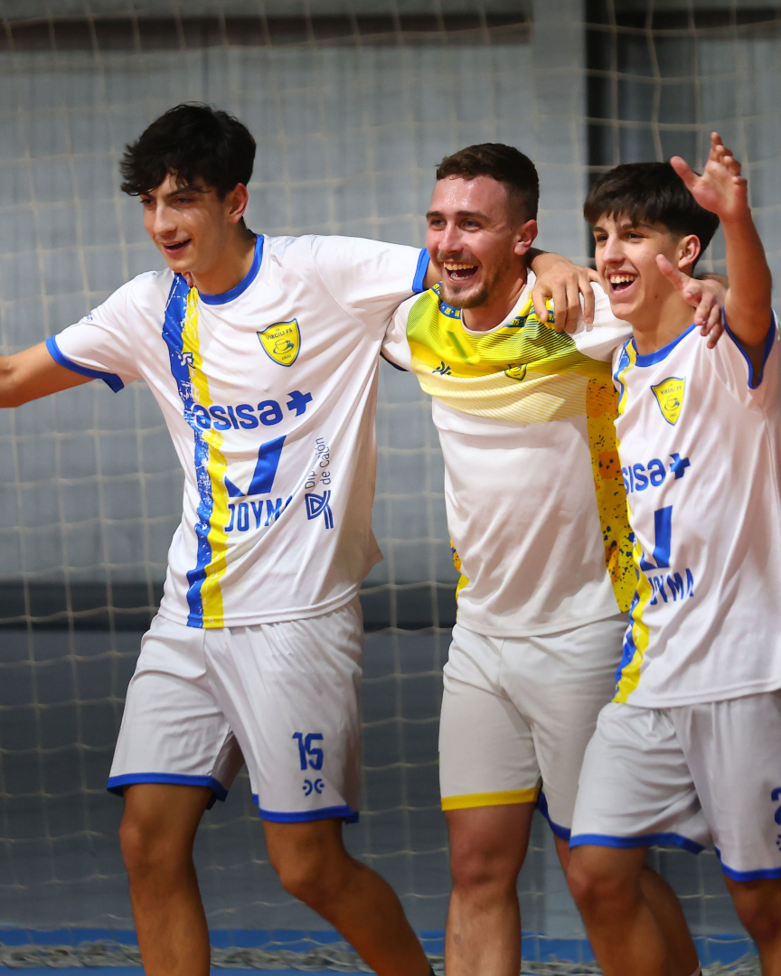 CDVirgiliCadiz's tweet photo. Dicen que el hogar está donde el corazón nunca se va…❤️ ¡Y aquí estás de nuevo!😊

Pablo Alvarado vuelve al CD Virgili Cádiz para ultimar su recuperación y recordar esas sensaciones que nunca se olvidan 🙌

¡Este camino final lo hacemos juntos 🫶! ¡Bienvenido a casa!💛💙 https://t.co/8LyWJ9obo0