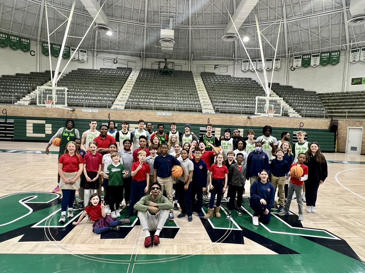 coachjohnredman's tweet photo. My guy @Chris_dizzo1 is a Rock Star! He got beat up this weekend in Tennessee but his Energy & Attitude never changes! We hosted Hayes Cooper's students today in the coliseum for their 9-week challenge.
Chris Terrell will win in LIFE… All Love Big Dog! 🔥❎🏀 #FamilyFirst @DeltaStateMBB @DeltaState