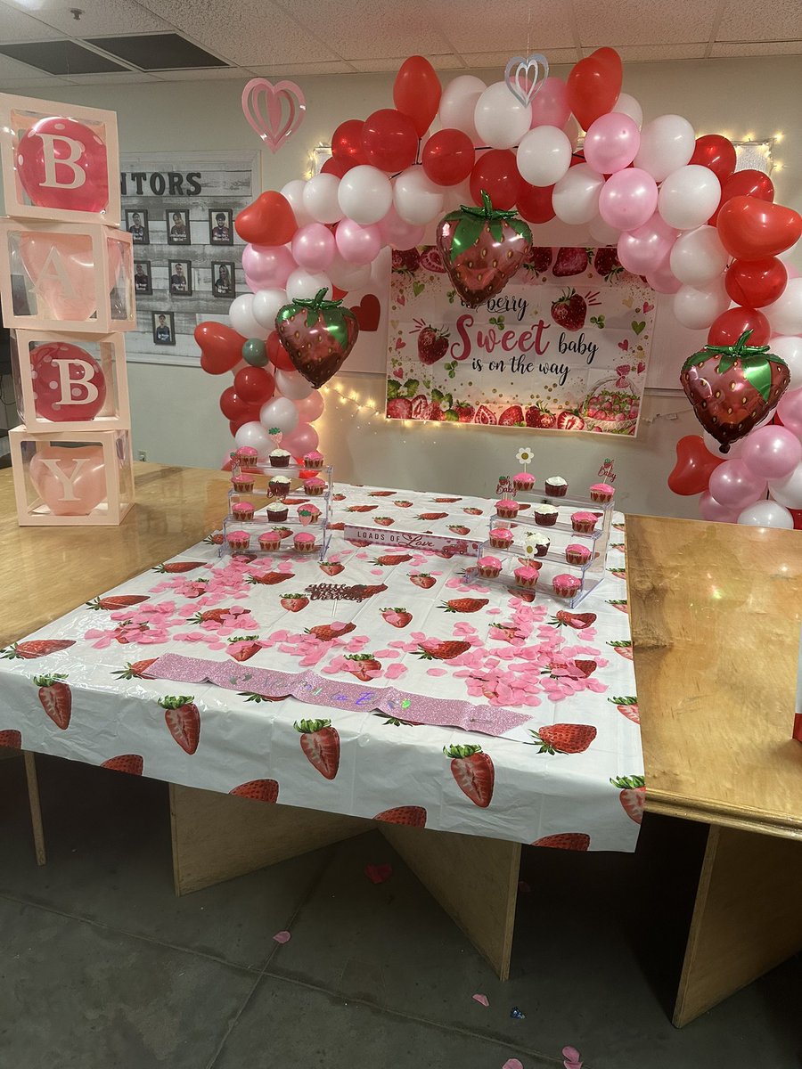 IsolanoLora's tweet photo. Congratulations Kim on you new bundle of joy coming soon!! Showering you with some happiness we all are soooo happy for you and your Fiancé. @SamCharles07 @GeorgeArias_HR @andrewtadrous14 @dficken472 @rosiepals314 @TasiaT86 @Bill_Minett @AntonioSuriel3 https://t.co/zRWAPO9Z2y