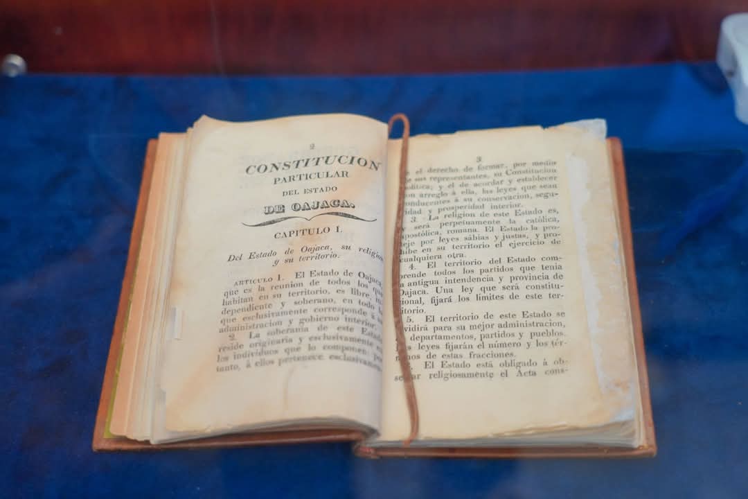 Acompañé a nuestro Gobernador, el ING @ salomonj y a la Sra. @ Irma_BolanosOax a la toma de protesta de la 'Comisión Estatal para la Conmemoración del Bicentenario de la Primera Constitución Política del Estado Libre y Soberano de Oaxaca 1825-2025.