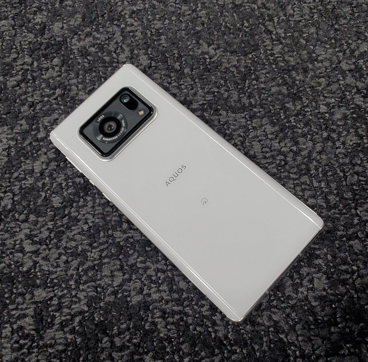 sannmoto_goro's tweet photo. 新しいカメラを買いました。悪名高いAQUOS R6さん。今のところ発熱は寒いからかまったく問題ないけどもカメラアプリがクソですね。使いたいカメラアプリも対応してなかったしどうしようか https://t.co/I5hnb459y6