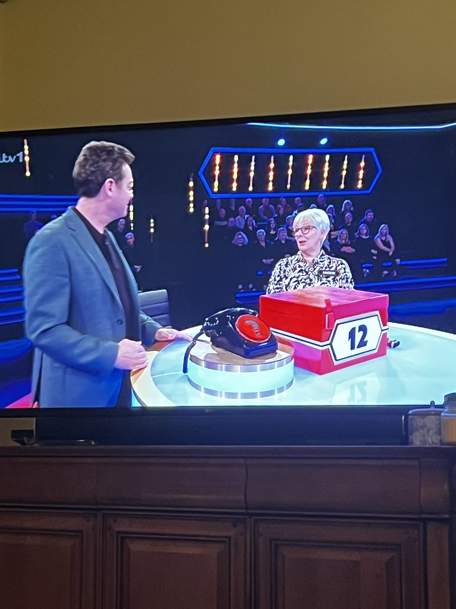 kathfox's tweet photo. Ooh thought that was Linda off of the #traitors for a minute on  #dealornodeal 
🤣🤣🤣 https://t.co/I1qWNurj4X