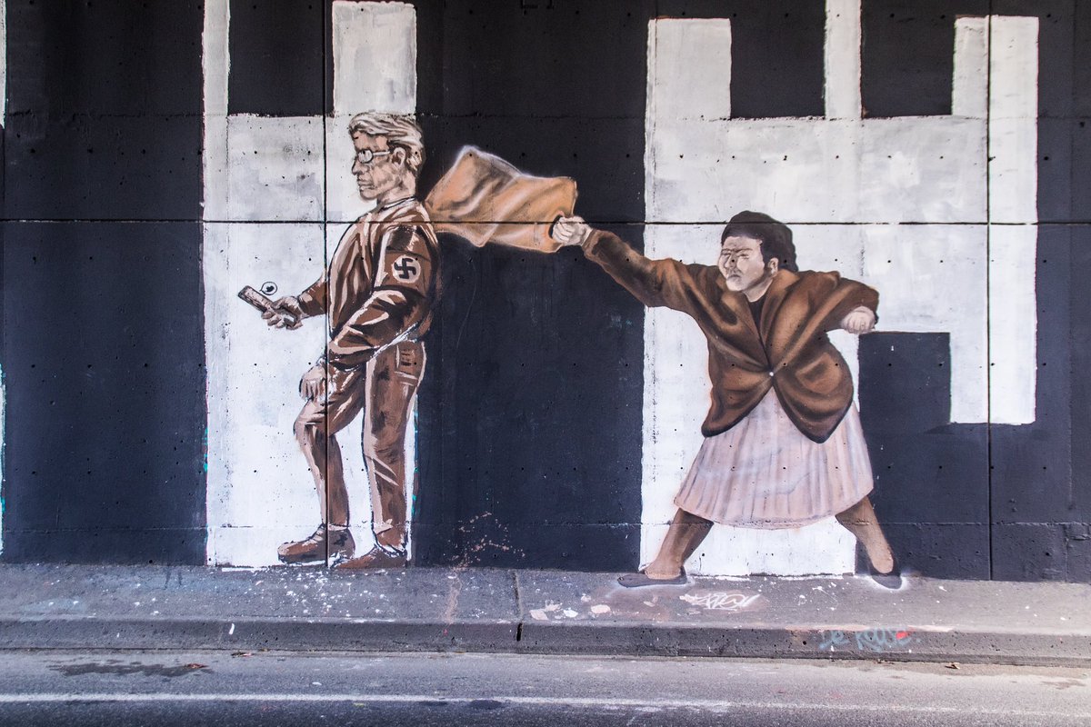 En estas obras, el arte callejero es un lenguaje universal que confronta, reflexiona y nos invita a mirar de frente los retos y esperanzas de Colombia. Es la memoria colectiva que no se borra, que permanece en cada trazo. Fotografías de Carlos Andrés Cano Valencia. 2021