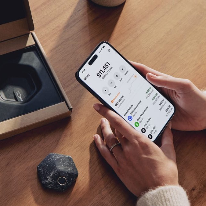 TFTC21's tweet image. 🎉 Win a FREE Bitkey! 🎉

To enter:

1. RT this tweet
2. Follow @bitkey

Winner chosen 1/21 1pm Central. Don’t miss out!