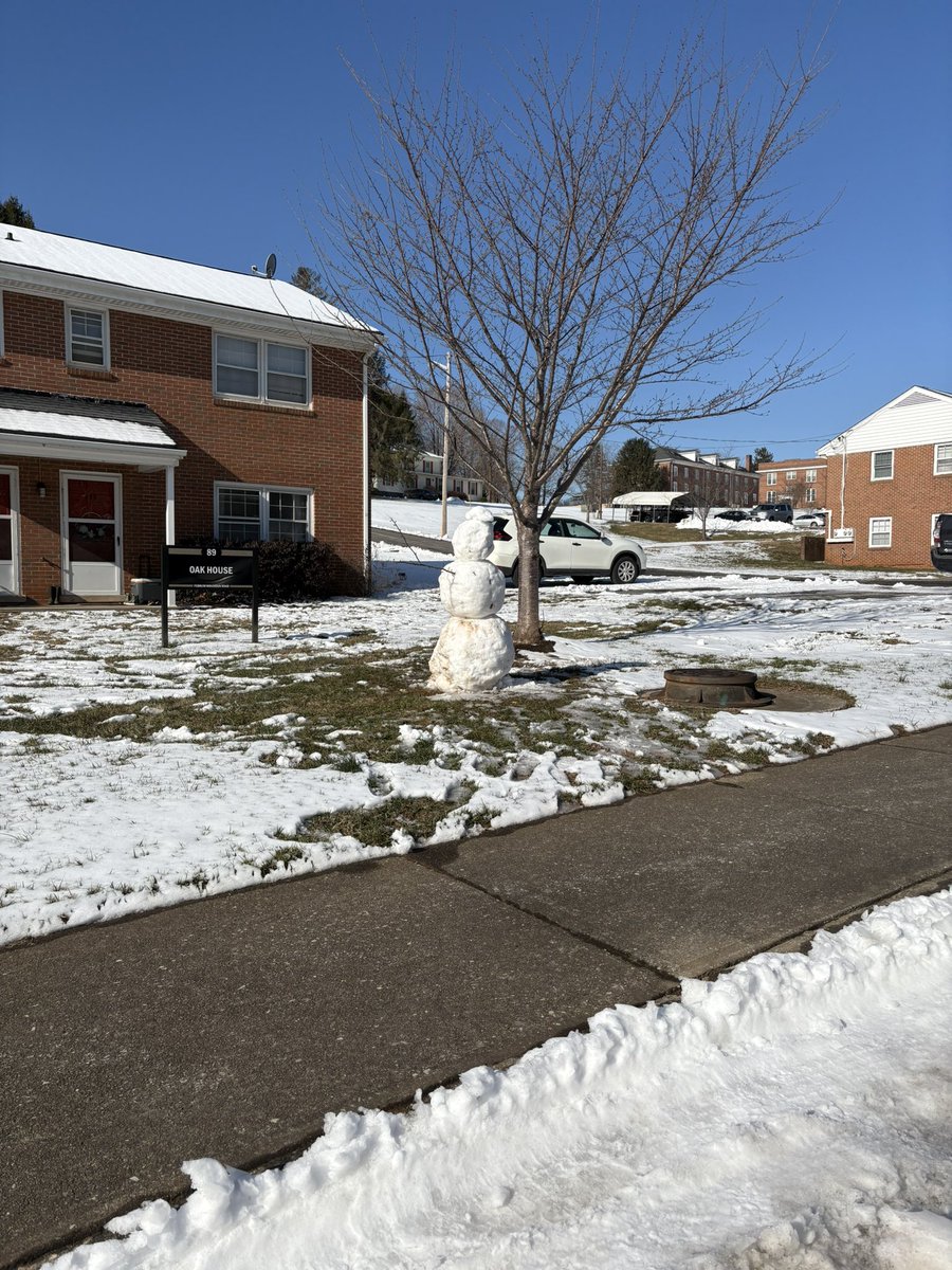 Super grateful to <a href="/Coachjosh8/">coach josh 🥎</a> and <a href="/softballferrum/">Ferrum Softball</a> for a great visit yesterday! Loved eating with the team and seeing lots of snow on campus… especially <a href="/Courtlynn_26/">Courtlynn Cooney</a> snowman!