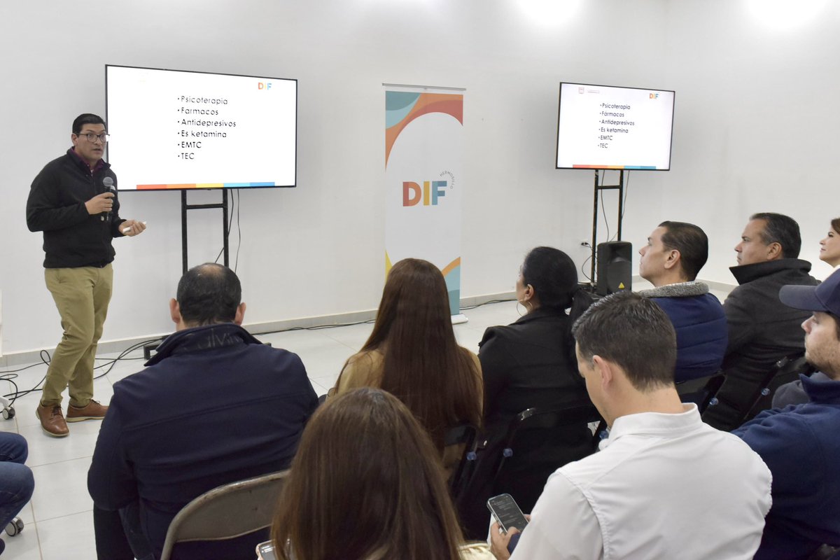 Siempre he creído que estar bien con uno mismo es el primer paso para tener una sana relación con la familia y en el trabajo; por eso aplaudo el esfuerzo de mi esposa <a href="/pattyruibal/">Patricia Ruibal</a>, de <a href="/DIFdeHermosillo/">DIF Hermosillo</a> y Salud Municipal de impartir una plática de Salud Mental en el marco del Día