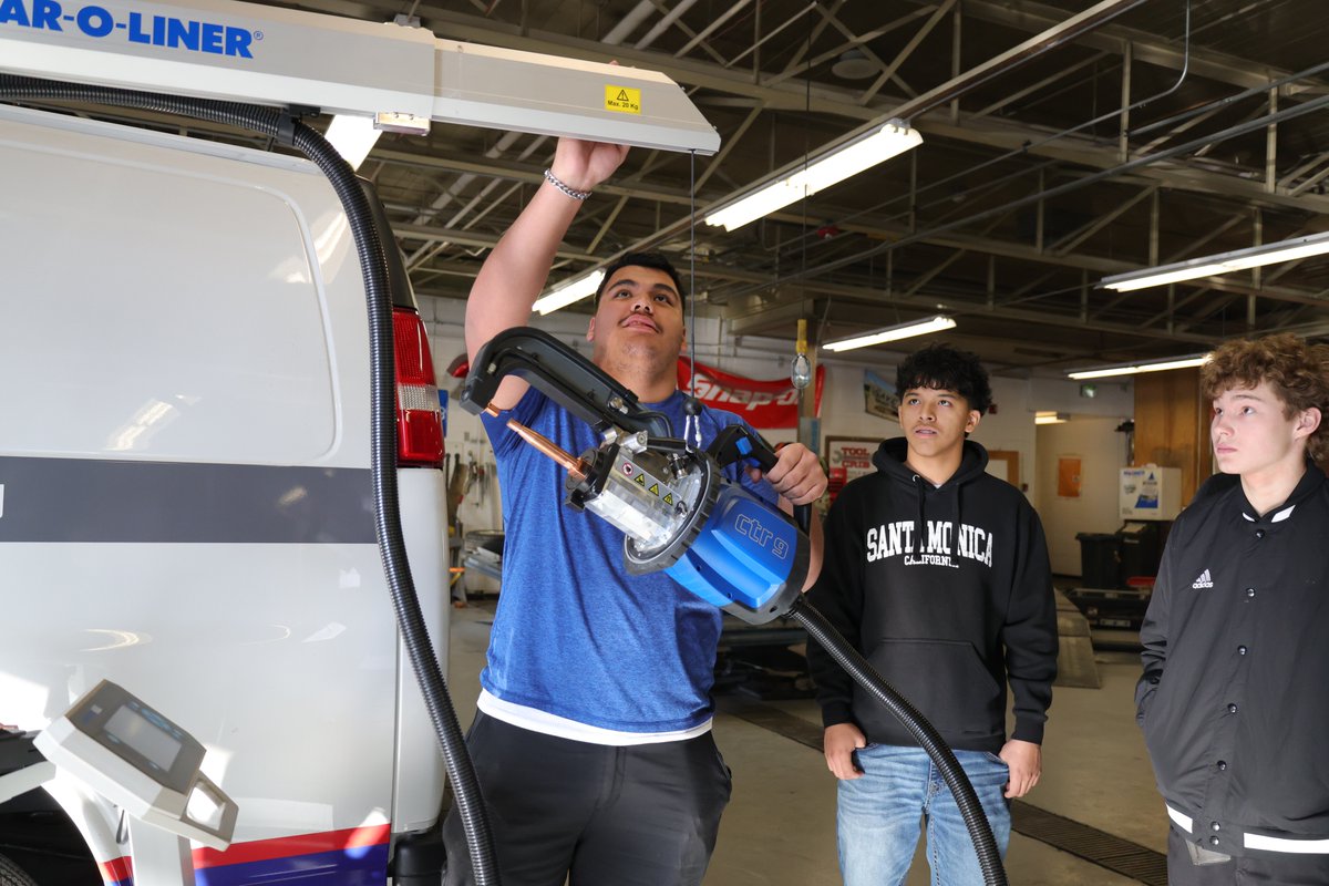 ogdensd's tweet photo. @kslnewsradio shares details of how a major donation will make big impact for students seeking a specialized career patch.  Ogden High’s automotive program receives state-of-the-art equipment. https://t.co/9seeGCjJIz https://t.co/CylU8RXp56