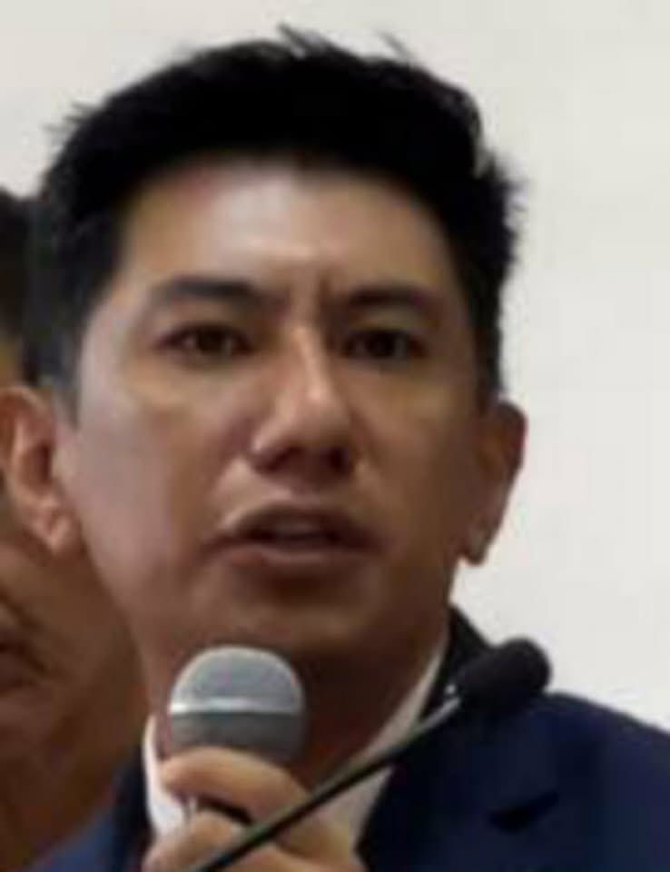 InquisidorOax's tweet photo. #Oaxaca #Oaxaca POR CORRUPTO, DÉSPOTA Y REPRESIVO,  PERSONAL DEL HOSPITAL DE LA NIÑEZ EXIGEN LA SALIDA DE  RICARDO RÍOS LÓPEZ, FAMILIAR  DE SALOMÓN JARA 

Adriana Tenorio García 

Médicos, enfermeras y personal administrativo exigen la salida del director del hospital de la niñez, Ricardo Ríos López, a quién acusan de corrupto, déspota y represor.

Ricardo Ríos López es familiar de Salomón Jara Cruz, por parte de su nuera.

La denuncia de los trabajadores considera que Ríos López desde su llegada se ha dedicado a usar el hospital como propiedad privada al prestar quirófanos e instrumental a sus amigos.

Además el recurso público lo usa para sus propios intereses.

Ha incrustado en ese hospital a sus amigos y familiares, privilegiando el nepotismo.

El señalado director presume su cercanía con Salomón Jara Cruz.

@salomonj @Fiscaloaxaca @farid_acevedol @RenchoPalacios @IvanGarcia_A @Nino_Morales1 @saymipinedav @GobOax @jesusromerooax @Claudiashein @USEmbassyMEX @rojasayuzo @JuliusAlvCampbe @efektoaguila @Bravo_mm @DimePetri @DoroteoMorro @JJDiazMachuca @PeatonVigilante @LagarrapataS22 @SEGOB_mx @HonestidadOax @lumendoz @ASFE_OAXACA @Admon_GobOax @rito_noel @GobiernoMX @geovanyvasquez @jesusromerooax @OHarfuch @noejaracruz