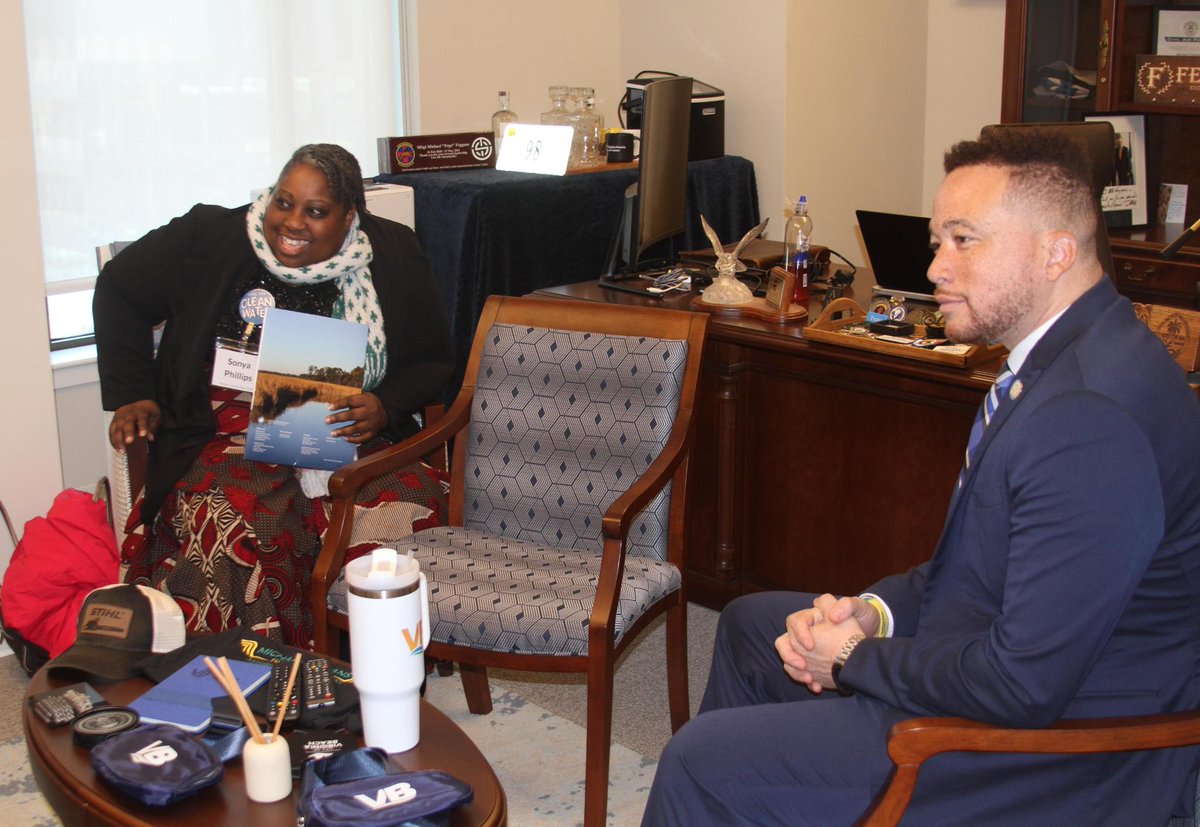 MikeFeggans's tweet photo. This morning I met with advocates from the @chesapeakebay foundation and @LRNow for Virginia Clean Water Lobby Day. The protection of the Chesapeake Bay and all of Virginia's waterways is paramount to the commonwealth's environmental vitality.  #SaveTheBay https://t.co/PoKlrDr82J