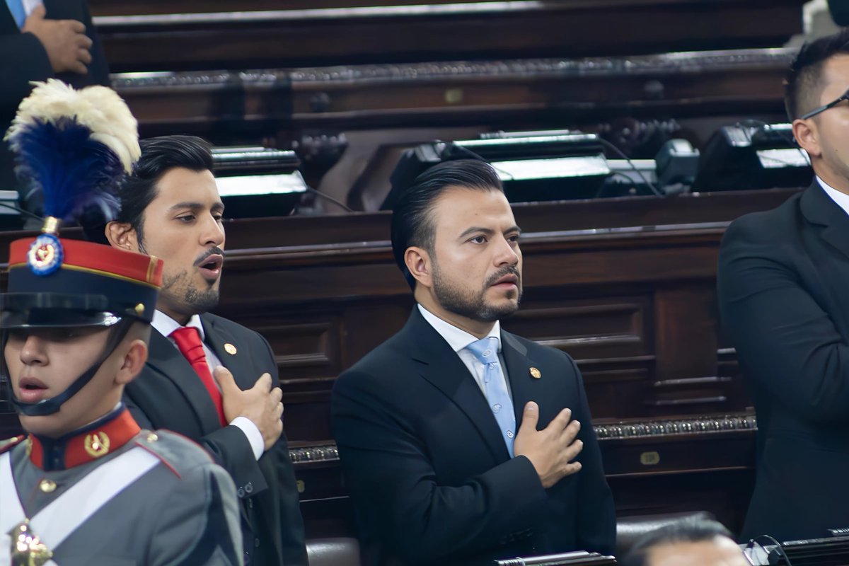 MarcoPerezGuate's tweet photo. #SesiónSolemne

Iniciamos el periodo legislativo 2025-2026 @CongresoGuate comprometidos a seguir legislando a favor de los guatemalteco. Porque #TuConfianza es #MiCompromiso #marcoperez #legislativo https://t.co/Gl0u6b2T28