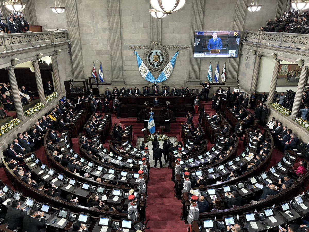 MarcoPerezGuate's tweet photo. #SesiónSolemne

Iniciamos el periodo legislativo 2025-2026 @CongresoGuate comprometidos a seguir legislando a favor de los guatemalteco. Porque #TuConfianza es #MiCompromiso #marcoperez #legislativo https://t.co/Gl0u6b2T28