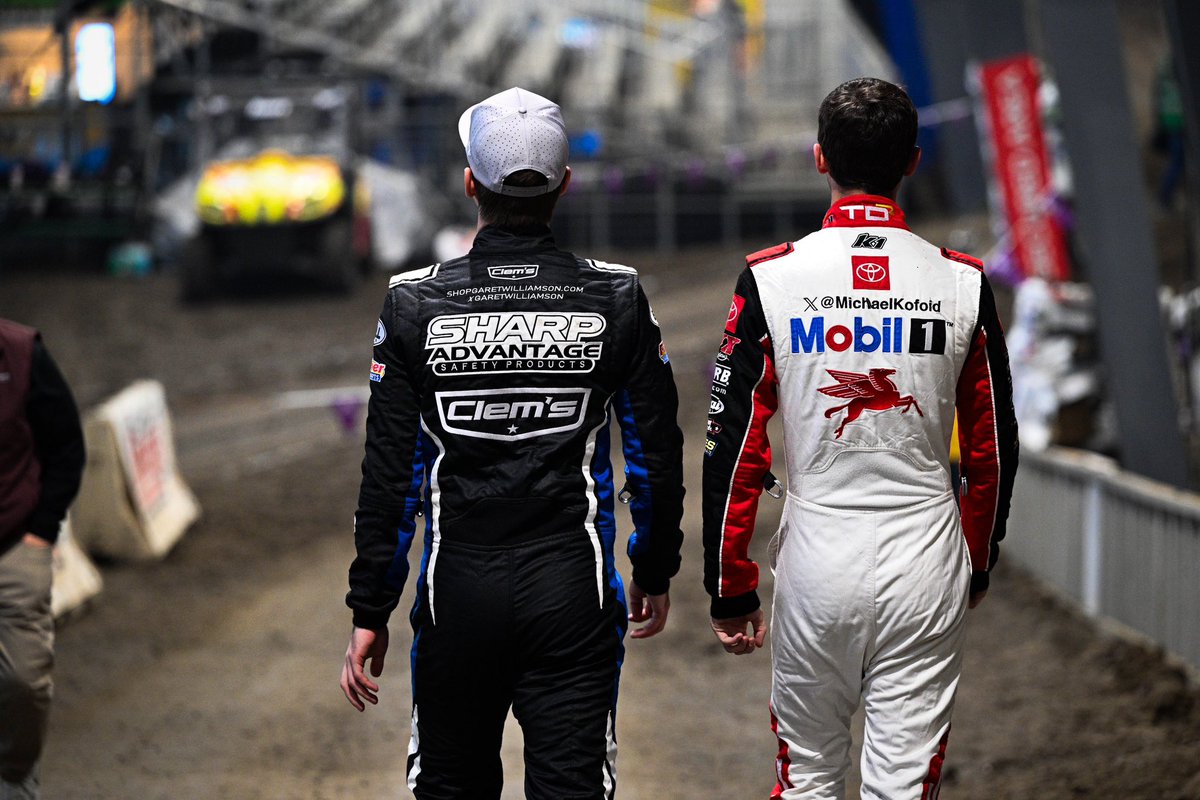 Couple of Outlaws chasing a Driller 🤜🤛