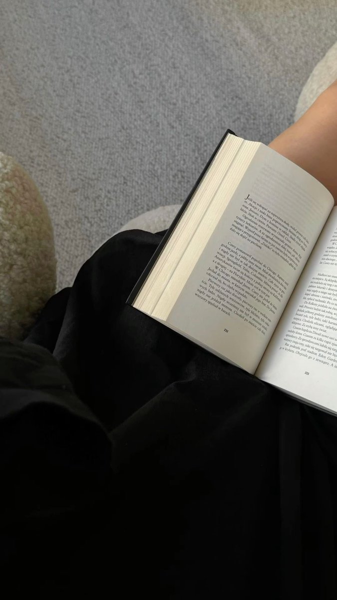 lisabellrose's tweet image. *:･ೀ⋆ 📖 𝒍𝒊𝒗𝒐𝒔 𝒍𝒊𝒅𝒐𝒔 𝒆𝒎 𝟐𝟎𝟐𝟓 ⋆.ೃ࿔*:･
                       ੈ  𝑎 𝑡𝘩𝑟𝑒𝑎𝑑:  ੈ

“l𝘦𝘳 𝘦́ 𝘶𝘮 𝘩𝘰𝘣𝘣𝘺, 𝘮𝘢𝘴 𝘱𝘢𝘳𝘢 𝘢𝘭𝘨𝘶𝘯𝘴 𝘥𝘦 𝘯𝘰́𝘴 𝘦́ 𝘶𝘮𝘢 𝘧𝘰𝘳𝘮𝘢 𝘥𝘦 𝘦𝘴𝘤𝘢𝘱𝘢𝘳 𝘥𝘢𝘴 𝘥𝘪𝘧𝘪𝘤𝘶𝘭𝘥𝘢𝘥𝘦𝘴 𝘲𝘶𝘦 𝘦𝘯𝘧𝘳𝘦𝘯𝘵𝘢𝘮𝘰𝘴”