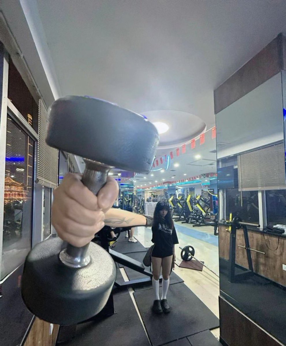 insaneposes's tweet image. 