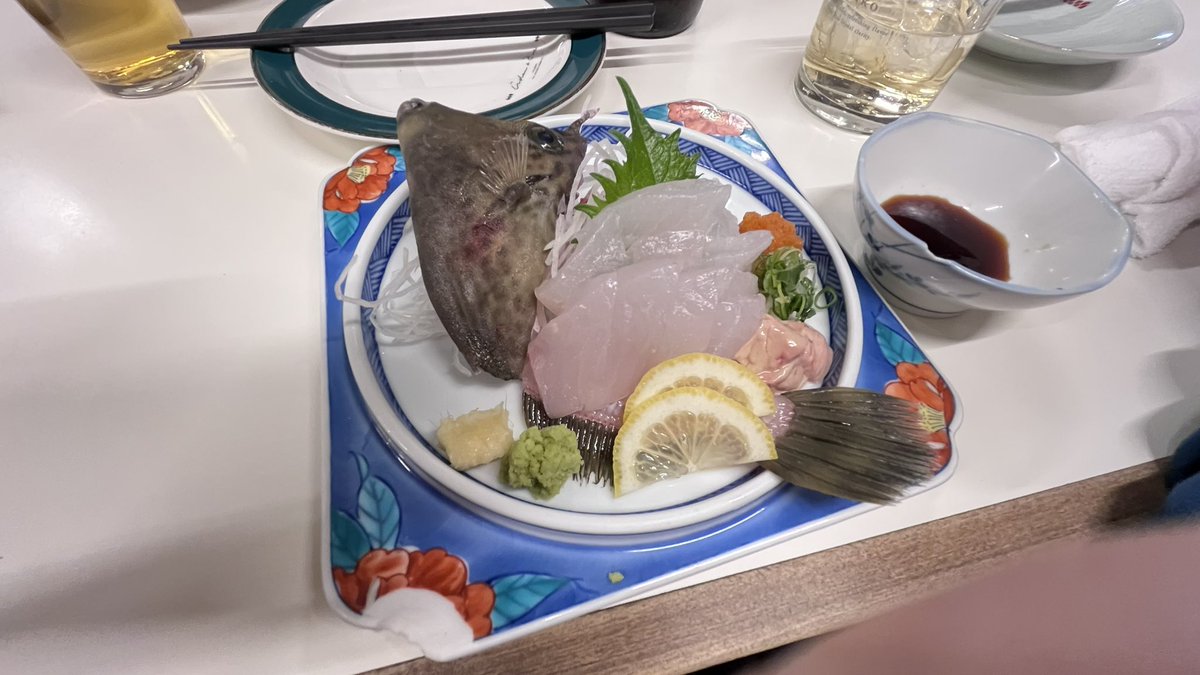 Resume_Gamer's tweet photo. かわはぎの刺身と肝
最高やった😀

#はま〜んごは〜ん https://t.co/w62rqSWpMd