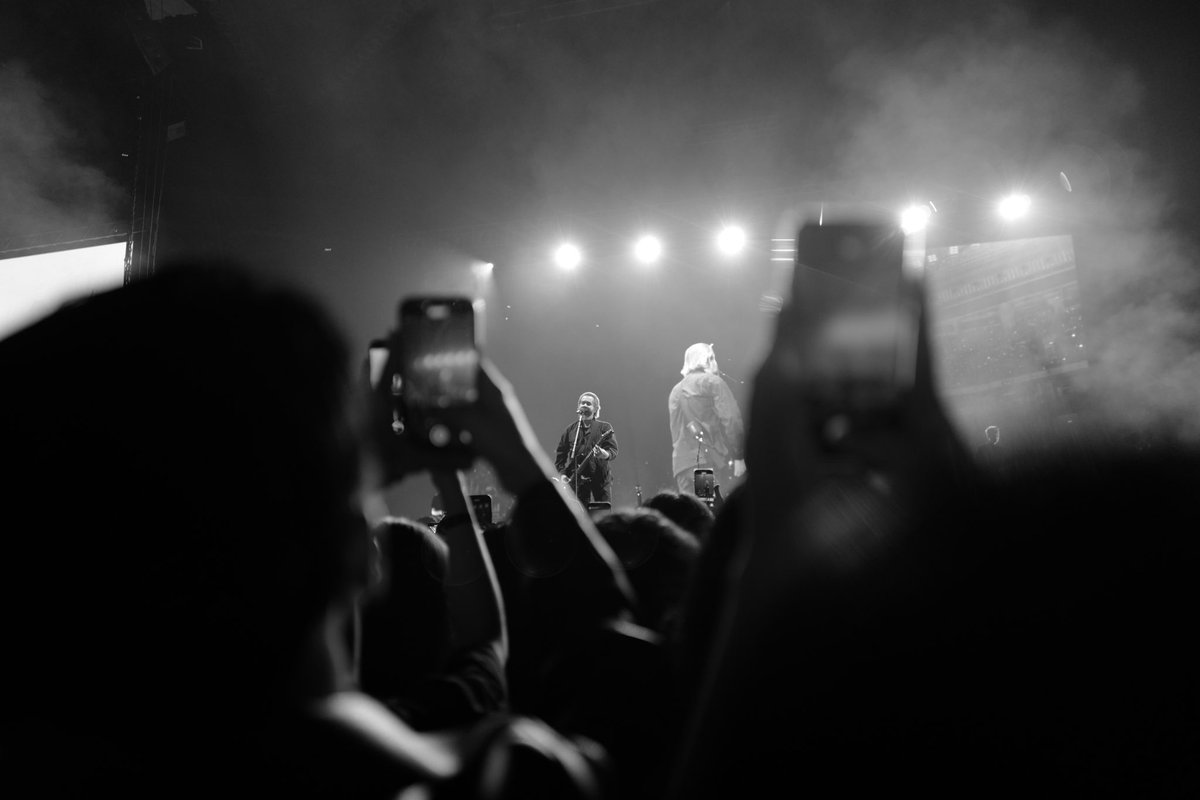 danettemp's tweet photo. Amazing show! @CigsAfterSexx live in manila 🖤 https://t.co/Kvo55jIE2L