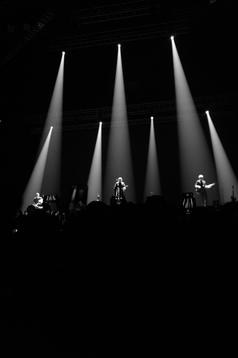 danettemp's tweet photo. Amazing show! @CigsAfterSexx live in manila 🖤 https://t.co/Kvo55jIE2L