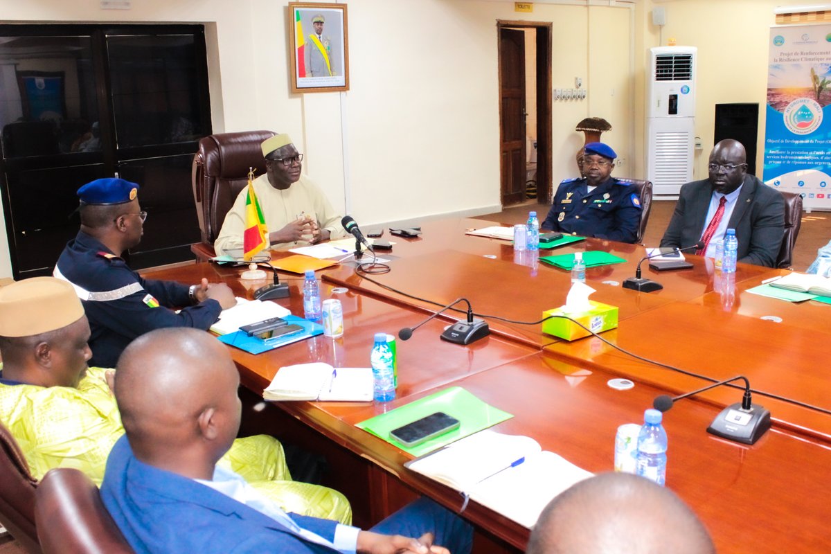 HydrometMali's tweet photo. Dernier comité de pilotage de HYDROMET-Mali
Cette session avait pour objectif de présenter les résultats clés obtenus. Avec un taux d’exécution global  de 98,8 %  et une seule activité en cours pour atteindre les 100 %  le projet a reçu les félicitations unanimes des participants https://t.co/FsmrxUSaf5