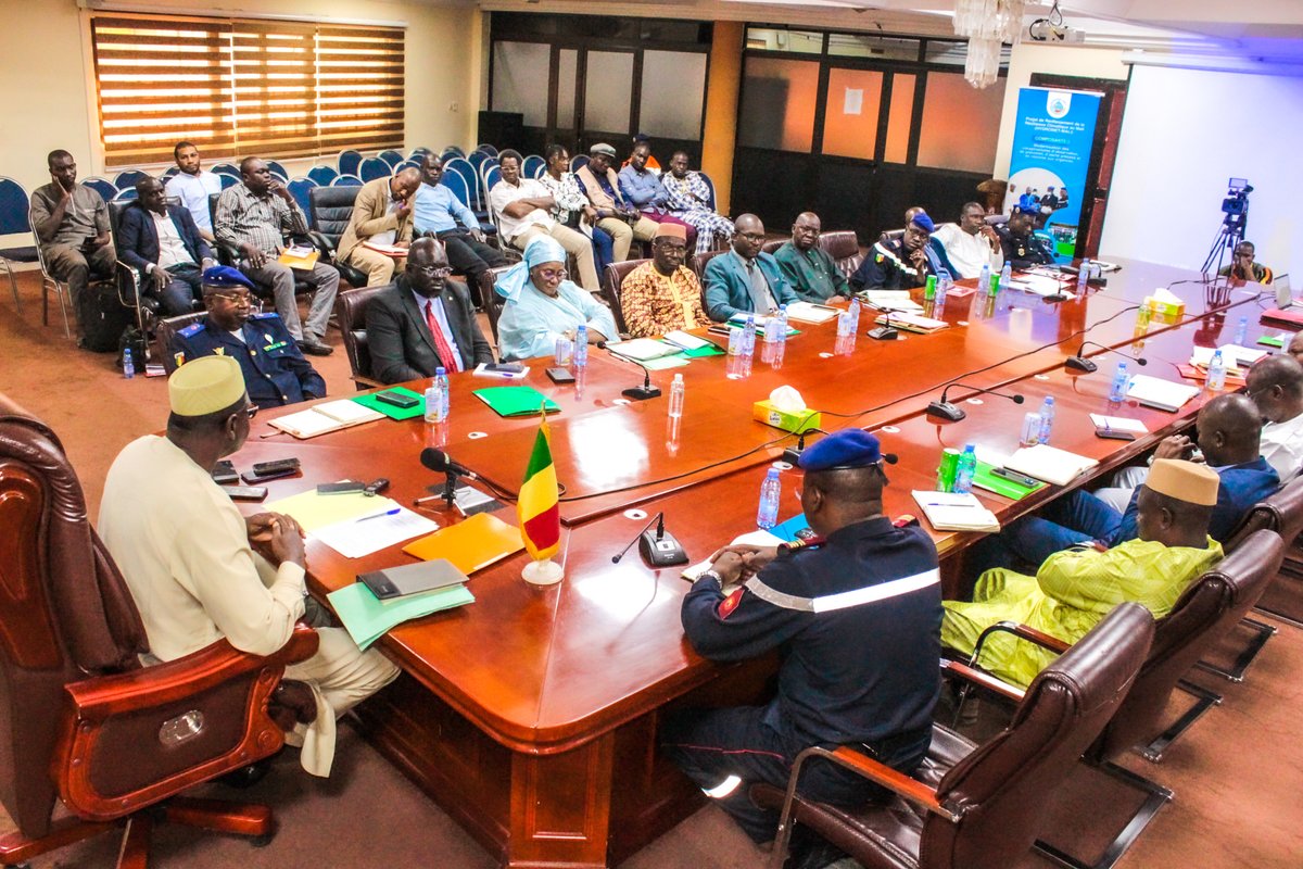 HydrometMali's tweet photo. Dernier comité de pilotage de HYDROMET-Mali
Cette session avait pour objectif de présenter les résultats clés obtenus. Avec un taux d’exécution global  de 98,8 %  et une seule activité en cours pour atteindre les 100 %  le projet a reçu les félicitations unanimes des participants https://t.co/FsmrxUSaf5