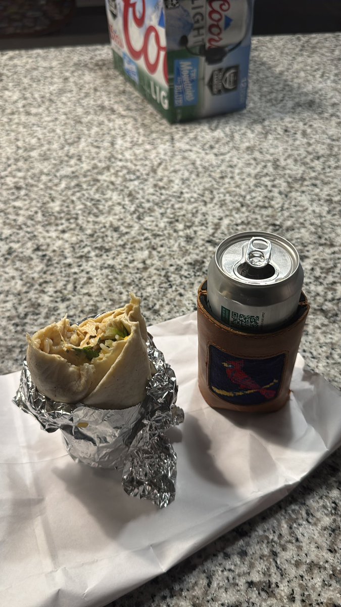 VladNimbsack's tweet photo. Chicken burrito for supper and blue mountains in my smathers and Branson. What’s a Hoosier? #BeatIndiana #LukeGoode https://t.co/E9uFwVQtvj