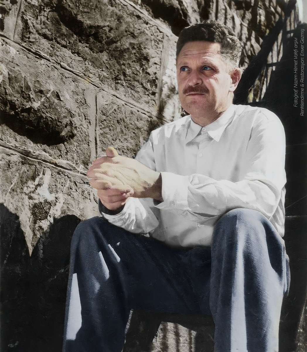 mevzudergisi's tweet photo. "Biz bıraktığın gibiyiz. 
Ustalaştık biraz daha taşı kırmakta, 
Dostu düşmandan ayırmakta..."

İyi ki doğdun #nazimhikmet https://t.co/V789QgoFOs