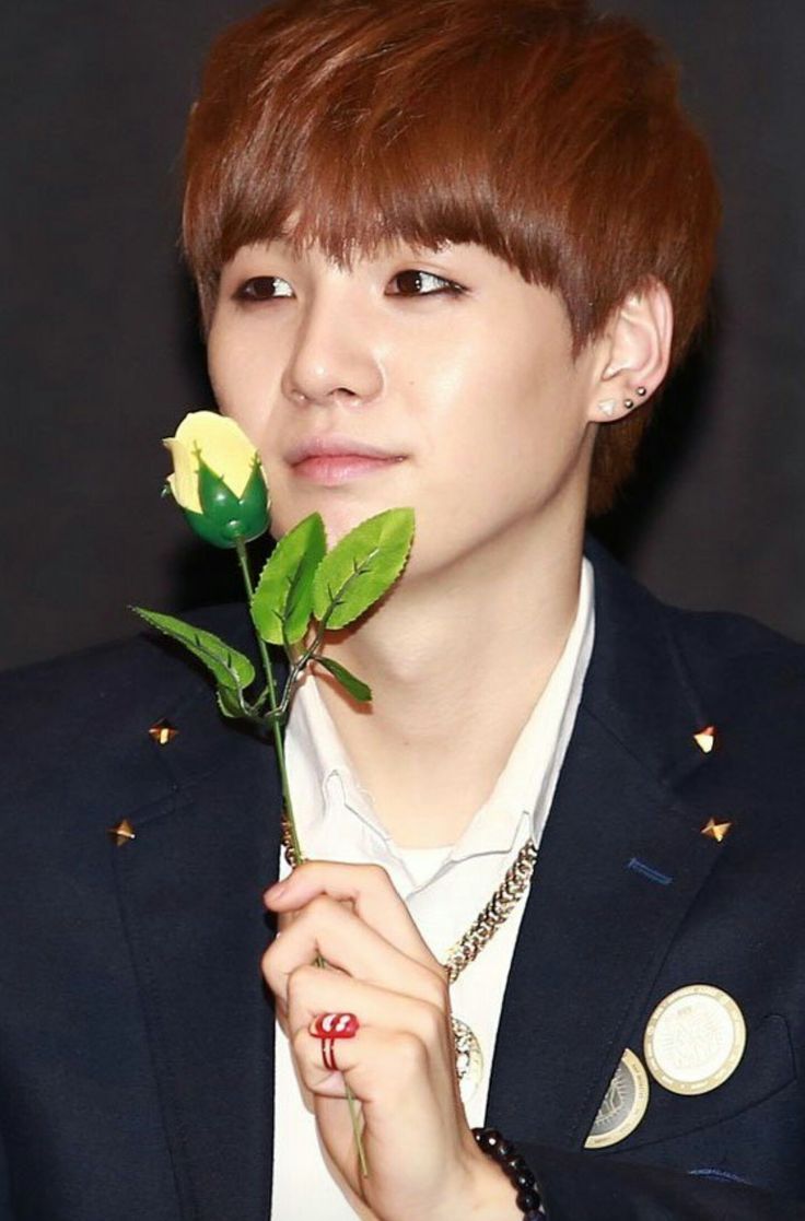 yoongipix's tweet photo. a flower holding flowers https://t.co/pgtEu8Sdef