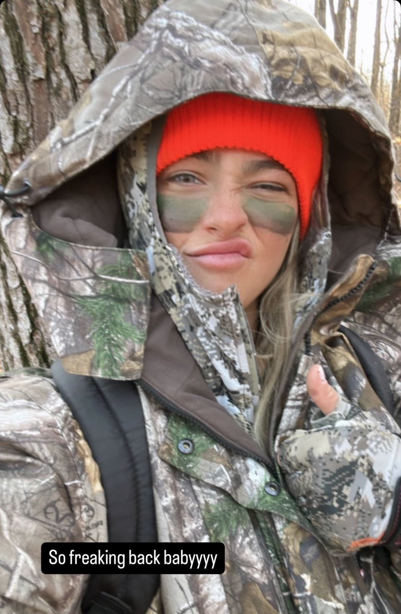 GoddessDani08's tweet photo. This was me during the last bow season helping a friend fill there freezers 

#countryhumansusa #BOW_AND_ARROW #YourBoyfriend https://t.co/HroAf1bk6R