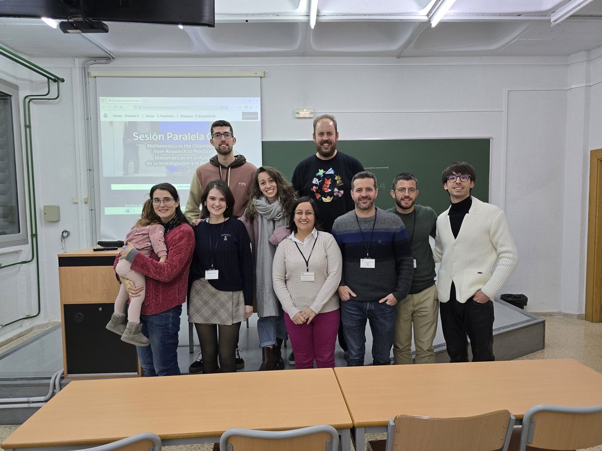 En el VII Congreso de Jóvenes Investigadores de la RSME con esta gente tan chula moderando nuestra sesión paralela sobre Educación Matemática 🫶