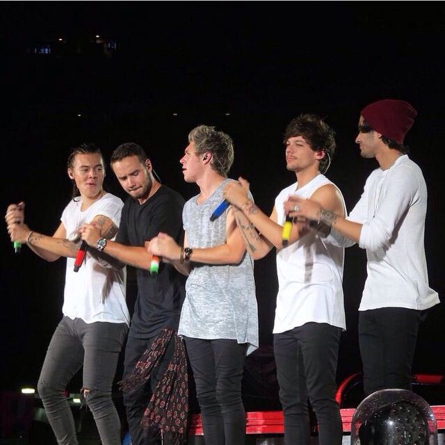 rememberaly's tweet photo. ｏ
    ○
╭◜◝  ͡  ◜  ͡  ╮         ╭◝  ͡  ◜◝  ͡  ◝
(     Louis         )    (    niall       )
╰◟◞  ͜  ╭◜◝  ͡ ◜◝  ͡  ◝  ͡    
 　 　 (          Harry        ).  ╭◜◝  ͡  ◜◝ ╮
╭◜◝  ͡  ╰◟◞  ͜  ◟◞  ͜  ◟◞      (     zayn.   )      
(    Liam        ) https://t.co/MQGutQEhF3