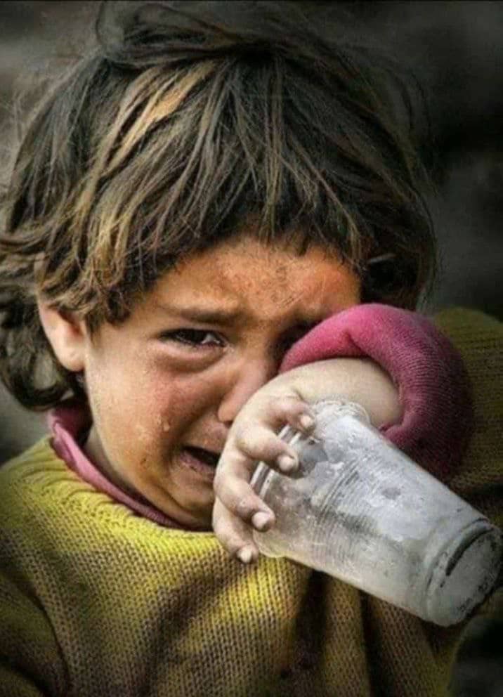 کوشش وکړي دغسی مظلومان 
خوشحاله کړی 
ځکه دوی په ډير لږ څه خوشحاله 
کیږی خو
يوه مسکاه   یی دي سړي روح تازه 
کوي 
او   الله(ج) دی موږ اوتاسي ته 
توفيق راکړی  چي تل دوي خوشحاله
کړو   خاص دی الله (ج) دی پاره