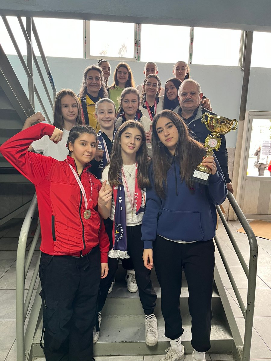 ⚽️🏀 14 Ocak 2025, Macide Gazioğlu Kükürtlü Ortaokulu için tarihi bir gün:  Tek gün 3 farklı alanda ( Futsal Erkekler ve Baskatbol Kızlar ve Basketbol Erkekler) Bursa  Şampiyonluğu kazandık. Emeği ve katkısı olan herkese sonsuz teşekkürler. Macide Gazioğlu Türkiye Markası