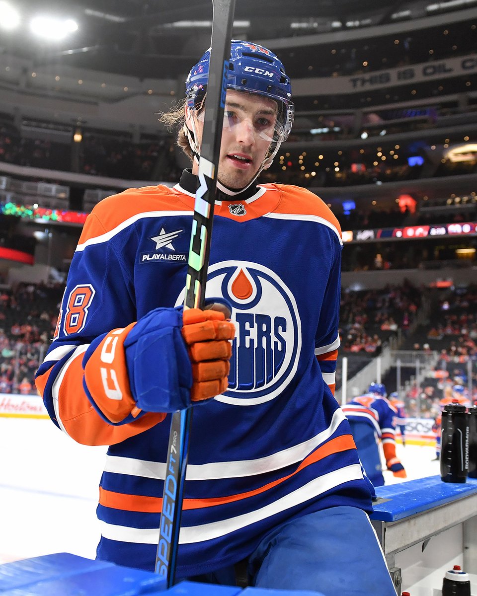 The #Oilers have recalled forward Noah Philp from the <a href="/Condors/">Bakersfield Condors</a>. The 26-year-old has scored 9 goals &amp; 8 assists in 28 games with Bakersfield this season.