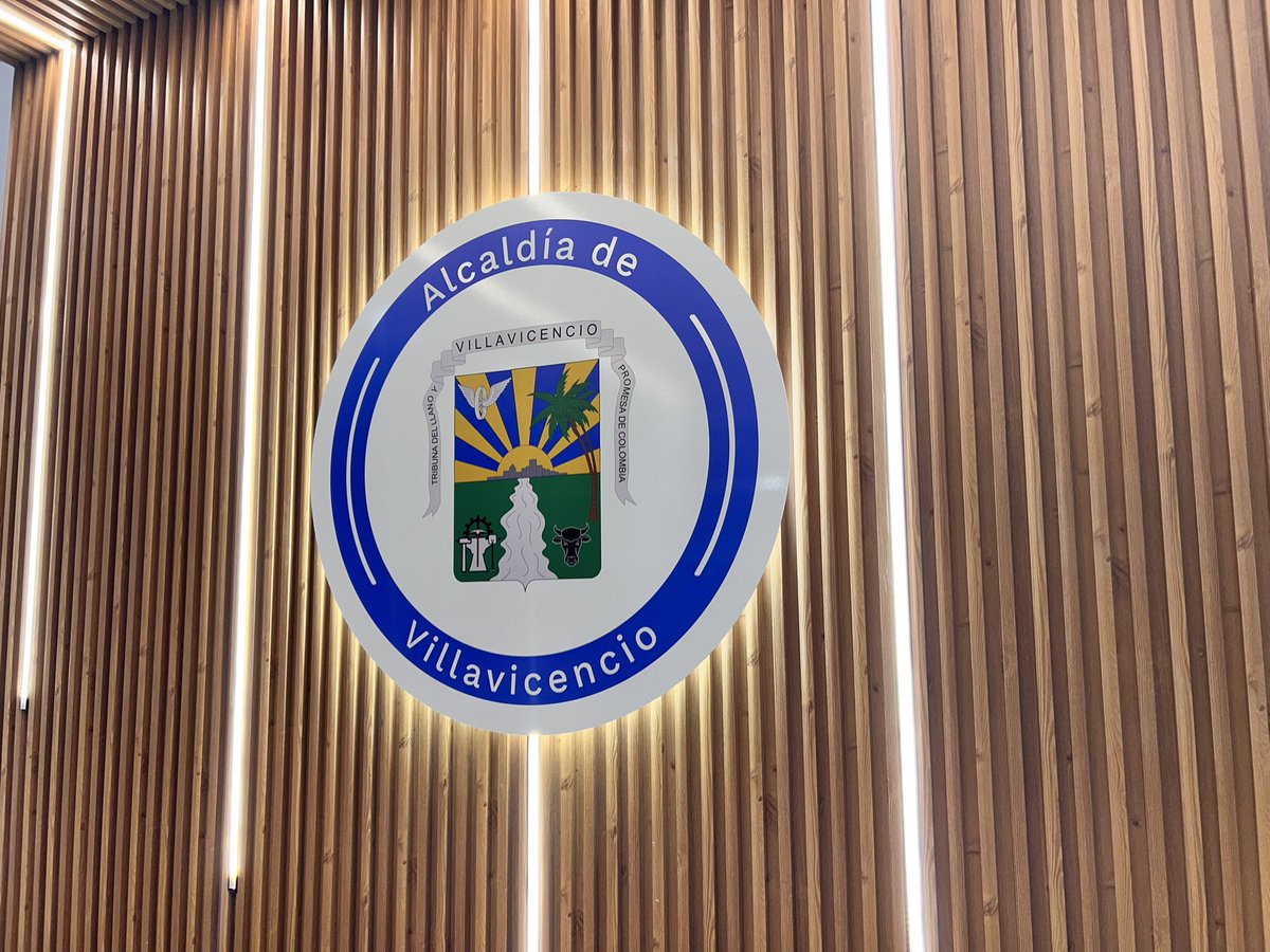 AlexBaqueroS's tweet photo. Durante más de 30 años el edificio de todos los Villavicenses no fue agradable ni funcional para propios y visitantes.

Hoy inauguramos un nuevo lobby y labores de embellecimiento para que cada funcionario o ciudadano se sienta como en casa. 

#VillavoSomosTodos https://t.co/z7jeH2JIj5