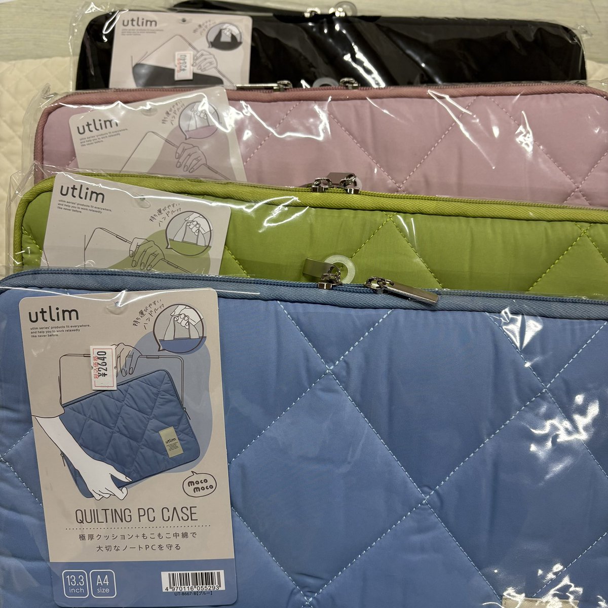 nagahama_shoten's tweet photo. クッションの入っているパソコンケースの再入荷のご紹介です
13.3inch A4 sizeが入ります
無地で4色ご用意がございます
#パソコンケース #pc case #utlim
#東京 #文京区 #西日暮里 #千駄木
#谷根千 #文房具 #文房具屋
#長浜商店 #長浜 #ながはま
#ナガハマ #ナガハマ商店 #ナガハマ文具 https://t.co/e7u4HmDYip