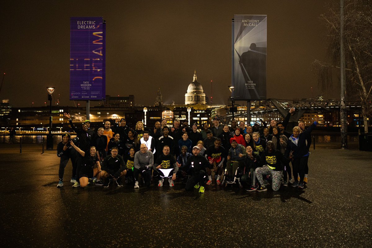 AshleyBurton_13's tweet image. First Run Dem 🏃🏾 of 2025. First since October and good to be back running in a group run for the first time in ages. Always good to see old and new faces. Joined by legendary running photographer Simon Roberts. #Rundemcrew #Runchat #Runsquad #Londonrunning #ukrunchat