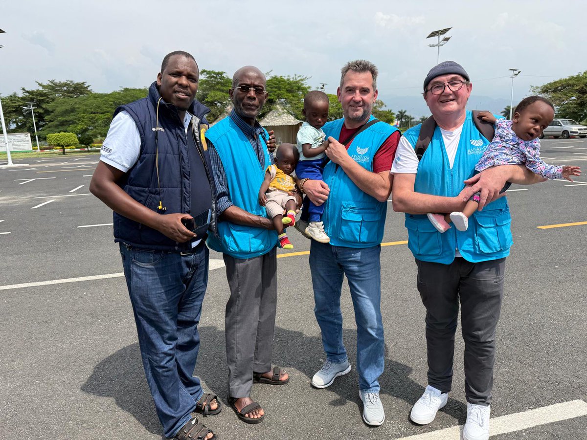 Umunyasamariya's tweet photo. Le 14/1. Josué de #Mutambu, Marie Reine de @Mmangacommune et Melan Naella @NtahangwaMairie ont pris l avion vers la #France et #Espagne pour opération cardiaque, séparation difficile @NtareHouse @GeneralNeva @mspls_bdi @UNICEF_Burundi @AmbassadeF @BujumburaProv @MairieBuja . https://t.co/7npPTyFcfQ