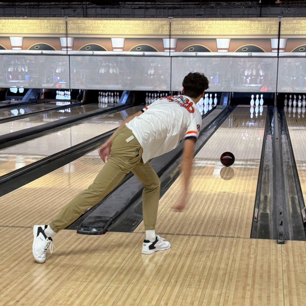 Huskies wrap up the regular season with THREE WINS in a row. Great match against Hinsdale Central at Suburbanite.  Awesome growth this season by all of our #BowlDawgs. Next stop #ihsaregionals <a href="/NNHS_Athletics_/">Naperville North Athletics</a> <a href="/NNHS_DawgPound/">NNHS Dawg Pound</a> <a href="/wachtel_NNHS/">Jay Wachtel - NNHS</a> <a href="/nnhsboosters/">NNHS Boosters</a>