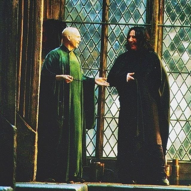 Alan Rickman behind the scenes of Harry Potter.

Hard to believe it’s already been 9 years since he sadly passed away. 😢💔