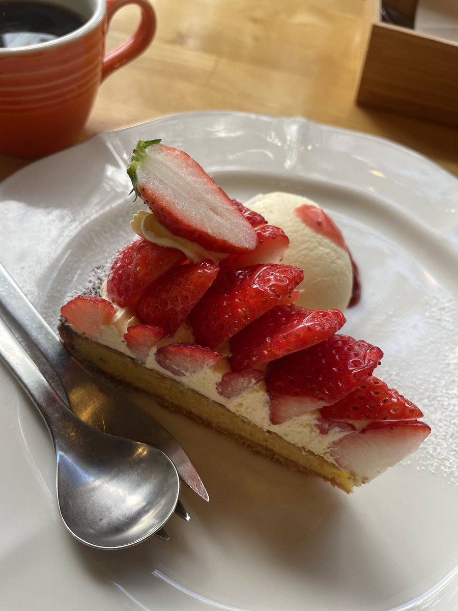ChiechieKt's tweet photo. これを食べないと春🍓は来ない〜♫😻 https://t.co/zFjJGtqpjH